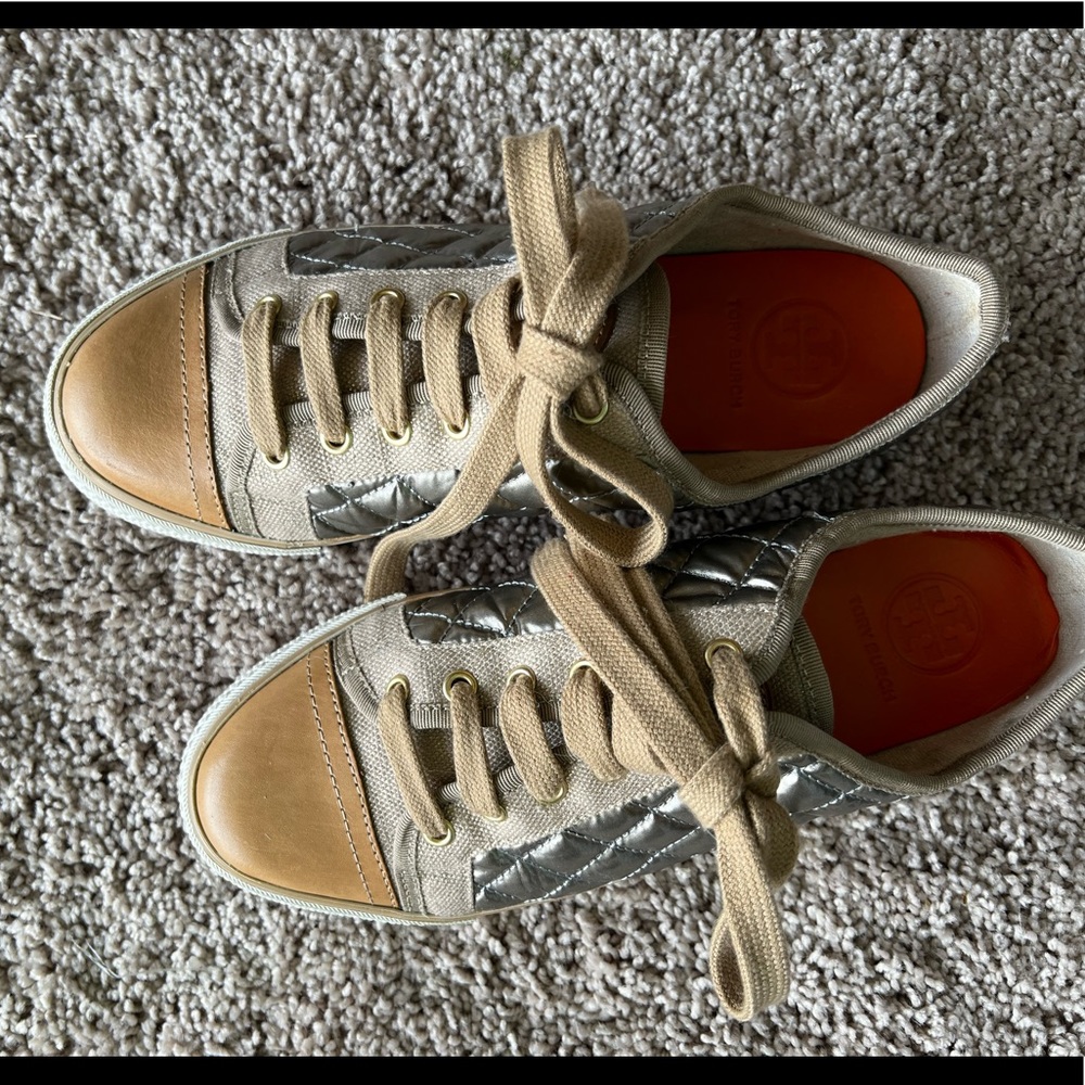Tory Burch Caspe Quilted Leather sneaker, size 8 in excellent condition!